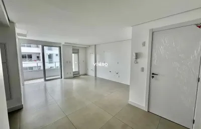 Apartamento com 2 dormitórios na praia brava em itajaí