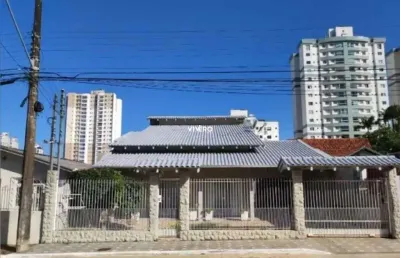 Excelente casa no bairro fazenda em itajaí, próximo da havan e beira rio