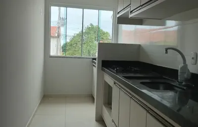 Ótimo apartamento no rio vermelho, entre as duas principais ruas de acesso ao bairro