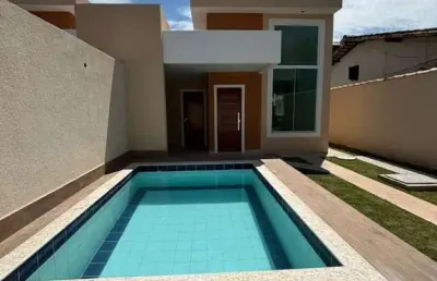 Casa à venda em village rio das ostras - 3 dormitórios, piscina e varanda gourmet por r$ 500.000,00