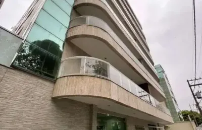 Atlântica imóveis tem excelente apartamento nos cavaleiros, macaé/rj.