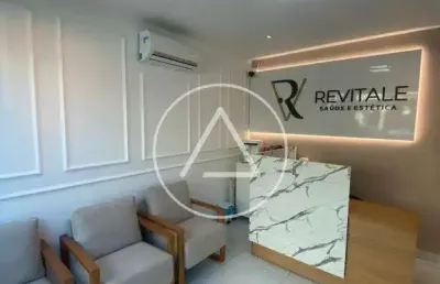 Atlântica imóveis tem excelente sala comercial para locação no cavaleiros - macaé/rj