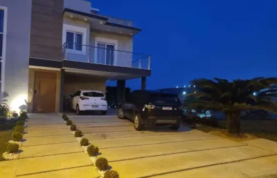 Atlântica imóveis tem excelente casa à venda em alphaville - rio das ostras/rj