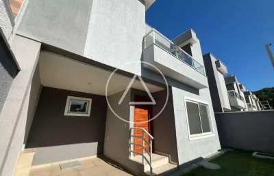 Casa à venda em costa azul - r$ 750.000 | próxima a comércios e conveniências