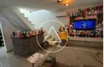 Excelente casa duplex em condominio fechado no bairro da glória em macaé