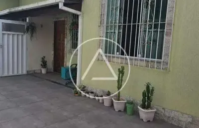 Atlântica imoveis tem ótima casa dentro de condomínio no bairro jardim mariléa-rio das ostras/rj