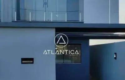 Atlântica imóveis tem excelente casa com 149m² de área construída para venda na lagoa - macaé/rj