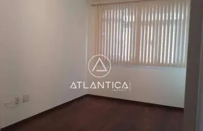 Atlântica imóveis tem excelente apartamento para locação no centro, macaé/rj por $ 2.000,00.