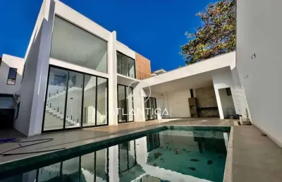 Atlântica imóveis tem excelente casa exclusiva de altíssimo padrão em condomínio fechado – região nobre na lagoa, macaé/rj.