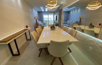 Apartamento de 3 dormitórios reformado com vista mar em barreiros
