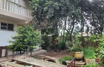 Casa com viabilidade comercial em rua com boa movimentação de veículos no estreito