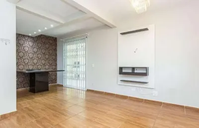 Sobrado triplex com 3 dormitórios, 1 suíte, 105,81 m², aluguel de r$ 2.900 + taxas - uberaba, curitiba (pr)