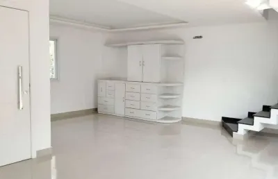 Sobrado 3 dorms (1 suíte), 168m², aluguel de r$5.500 + taxas – residencial insolaratta, campo comprido, pr