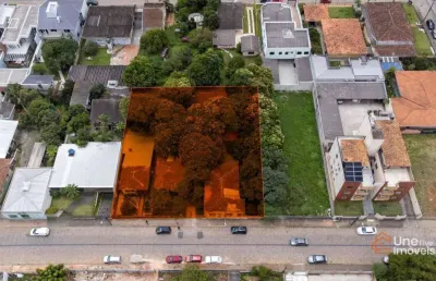 Terreno central em localização privilegiada em campo largo!