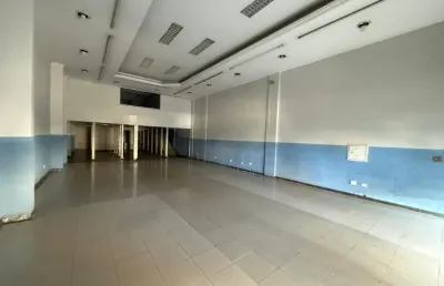 Aluga-se salão comercial 215m2 na av salgado filho - ao lado do bosque maia