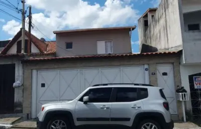 Aluga-se sobrado 4 dormitórios sendo 3 suítes no paraventi