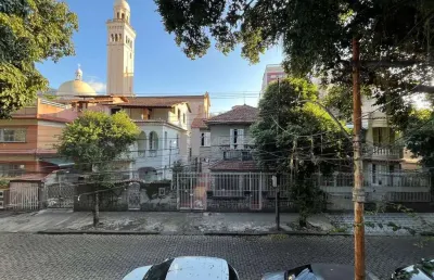 Vendo casa duplex com terraço na alberto de sequeira com 6 quartos.