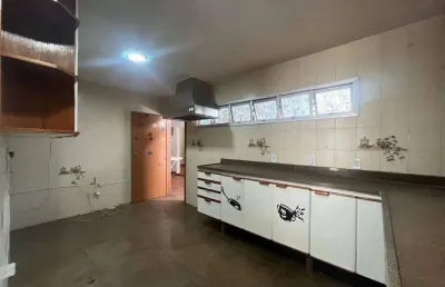 Vendo cobertura com completa estrutura de lazer com 5 quartos