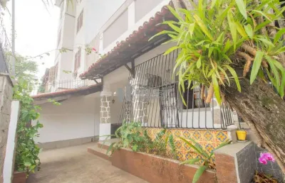 Casa à venda na rua mearim. 4 quartos sendo uma suíte, terraço com churrasqueira