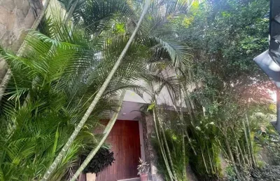 Espetacular casa à venda no alto da boa vista, rua da selva. casa duplex, salão em em 4 ambientes, escritório, 4 quartos, garagem para 3 carros com 440m² de área útil! abraçada pela floresta da tijuca