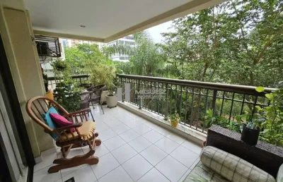 Rua visconde de cabo frio, tijuca, área nobre. apartamento à venda, a 150 metros do metrô. com 100 m², dispõe de varanda, sala em 2 ambientes, 3 quartos sendo 1 suíte, closet, 1 vaga na escritura. con