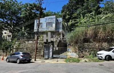 Rio comprido, rua santa  alexandrina, casa com 6 apartamentos e terreno com 6650m² de area total, 20 vagas de garagem