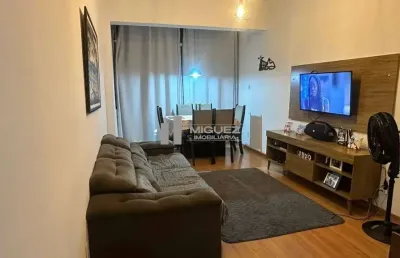 Apartamento à venda na tijuca – rua gurindiba. aconchegante, com varanda, sala 2 quartos e vaga de garagem!