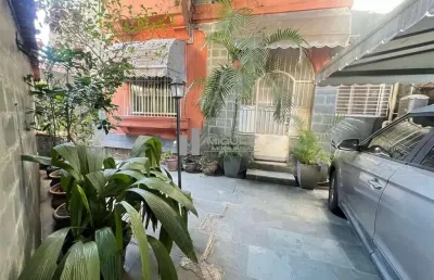 Casa duplex à venda- rua bom pastor-tijuca, à 500m do metrô uruguai - 4 quartos, 2 cozinhas, àrea externa, piscina e garagem.