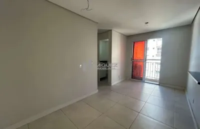 Alugo apartamento gen. bruce com 2 quartos, vaga e infraestrutura