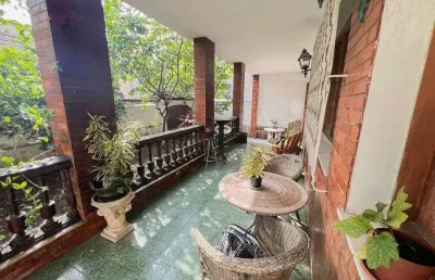 Tijuca, rua nobre, junto uruguai e metrô, com 06 quartos, 06 vagas, mansão! serve comércio ou excelente residência.
