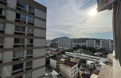 A venda apartamento na melhor rua do bairro de vila isabel, rua jorge rudge, 2 quartos, lavabo, cozinha com dependência completa e vaga na escritura.