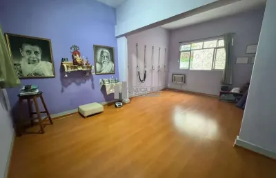 Seu lar dos sonhos está aqui! esta casa duplex a venda na rua grajaú,  oferece 156m², 6 quartos e 1 vaga de garagem. a apenas 3 minutos da praça edmundo rego, é a escolha perfeita para quem busca ampl