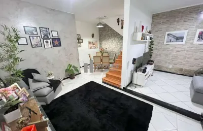 Viva com espaço e estilo! esta casa duplex à venda na vila isabel, na rua jerônimo de lemos, oferece sala em 2 ambientes, 3 quartos e 1 vaga de garagem. perfeita para quem deseja um lar aconchegante e