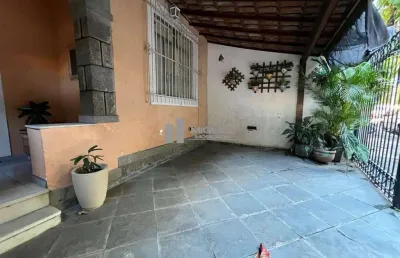 Uma casa dos sonhos espera por você! casa duplex espetacular a venda na rua jerônimo de lemos, vila isabel, com sala em 2 ambientes, 3 quartos e 1 vaga de garagem. ideal para quem busca conforto e esp