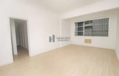 Na tijuca, um apartamento à venda com 3 quartos e 1 vaga de garagem, pertinho da praça saens pena e do metrô afonso pena. localização privilegiada para seu dia a dia. fale conosco hoje!