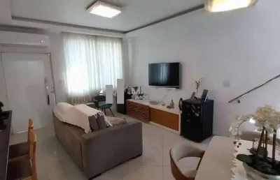 Na tijuca, uma casa à venda com 4 quartos (1 suíte) e 2 vagas de garagem na escritura, pertinho do shopping tijuca. espaço e praticidade para sua família. contate-nos hoje e venha conhecer!