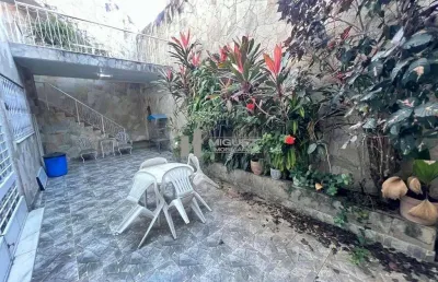 Na tijuca, uma casa duplex à venda que impressiona! com 316m², 4 quartos (1 suíte) e 4 vagas de garagem, está próxima ao shopping tijuca. ideal para viver com conforto e estilo. contate-nos e descubra