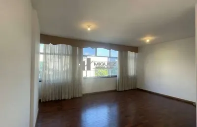 Apartamento à venda na rua campos sales, tijuca! sala em 2 ambientes, 4 quartos (1 suíte) e vaga na escritura. espaço e conforto em localização estratégica. ligue agora e conheça!