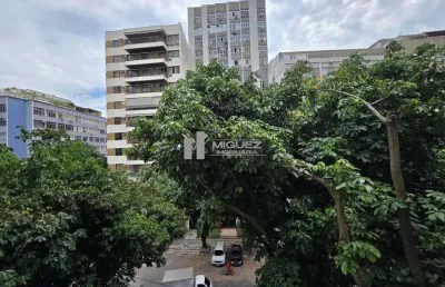 Apartamento à venda na parte nobre da tijuca, a poucos passos do metrô! são 130 m², com 3 quartos (1 suíte), sala ampla e 1 vaga coberta na escritura. perfeito para sua família. contate-nos!