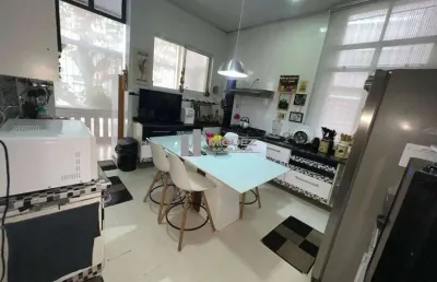 Tijuca, rua bom pastor: casa duplex à venda com 4 quartos, piscina, 2 cozinhas e garagem. localizada a apenas 500m do metrô uruguai.