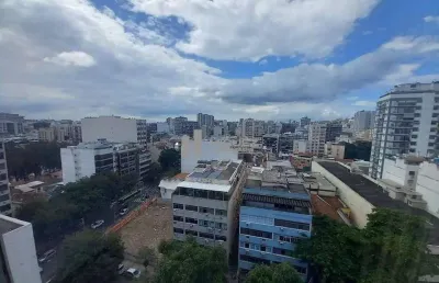 Apartamento à venda com 130m² - tijuca, avenida melo matos, 4 quartos (sendo 1 suíte), 2 vagas na escritura, próximo ao metrô afonso pena, com vasto comércio