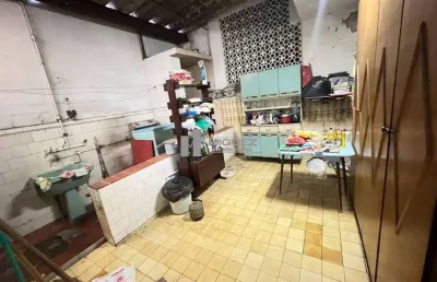 À venda no méier, casa de vila com 2 quartos, sala ampla e vaga. localizada na vila são jorge, a 500 metros da dias da cruz. excelente opção para quem busca praticidade e segurança.