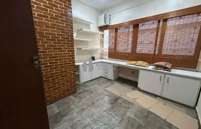 Quarto e sala localizado próximo a praça saens pena