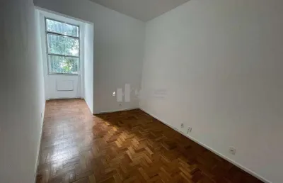 Apartamento à venda na tijuca, bem perto da praça afonso pena. sala, 1 quarto e acesso fácil ao metrô, ideal para quem busca praticidade e localização nobre.