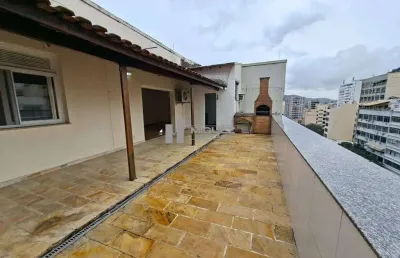 Na tijuca, cobertura à venda com 2 quartos e vista panorâmica. imóvel localizado na rua uruguai, próximo a comércio e transporte.