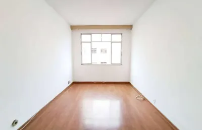 Cobertura à venda na rua cambaúba, com 2 quartos e sala ampla. localização estratégica, próxima ao comércio e ao iate clube jardim guanabara. entre em contato para mais informações.