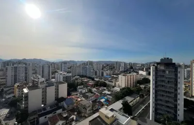 Cobertura duplex à venda no méier com 140 m² e vista panorâmica. são 3 quartos (1 suíte), sala em 2 ambientes, varanda, cozinha com armários planejados, banheiro social e terraço com área gourmet. con