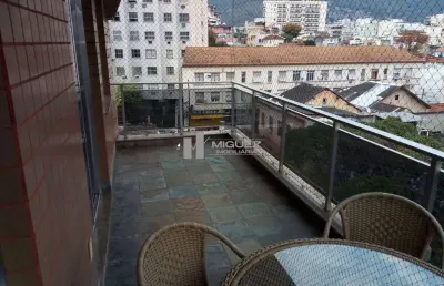 Rua amaral, tijuca. apartamento à venda.128m². varandão, 2 quartos ambos suíte e vaga na escritura. código 22700.