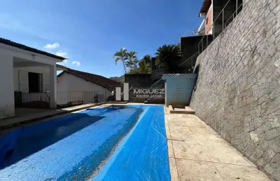 Casa à venda na rua gurindiba com 4 quartos, vaga e piscina em 250m² de área construída!