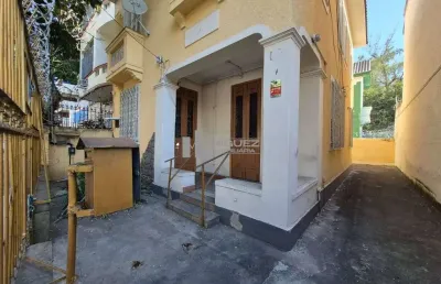 Casa na rua professor gabizo, tijuca, sala ampla, 4 quartos, área externa e apenas 400 metros do metrô afonso pena